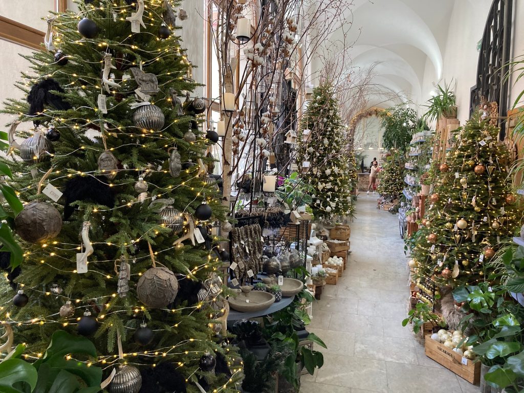 Vánoční výzdoba a adventní věnce 2021 Květinářství GALERIE Brno